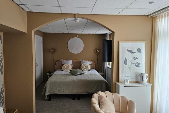 Room 3 of 42
