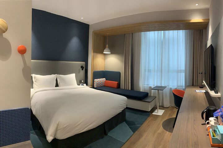 Room 12 of 68