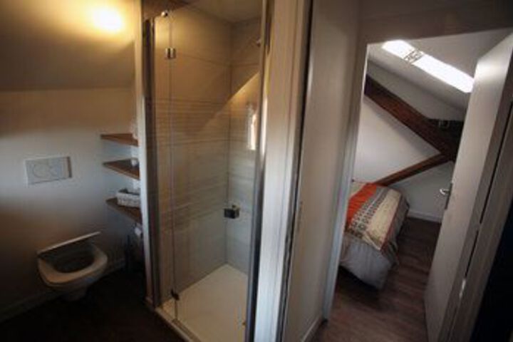 Room 2 of 17