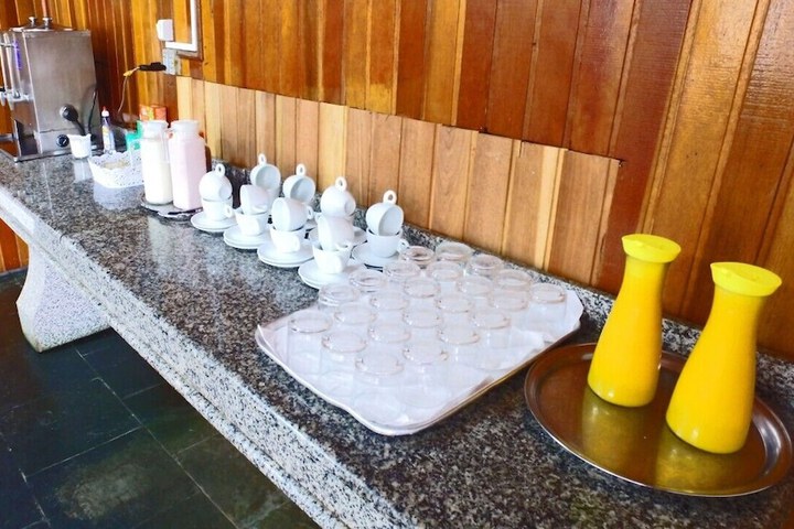 Breakfast/Coffee Service 25 of 50