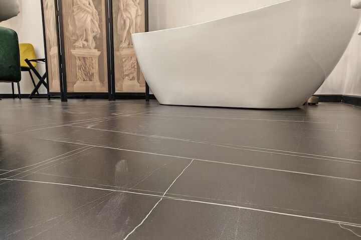 Room 10 of 28