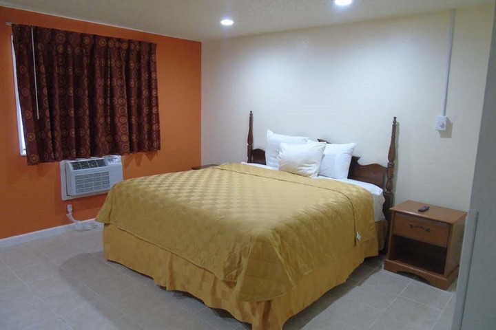 Basic King Bed (5 of 5)