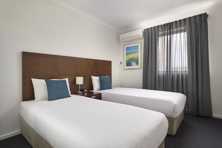 Room 10 of 28