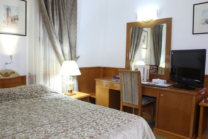 Room 8 of 49