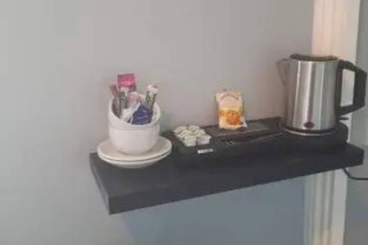 Room 6 of 25