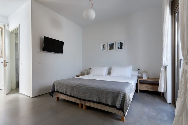 Room 4 of 44