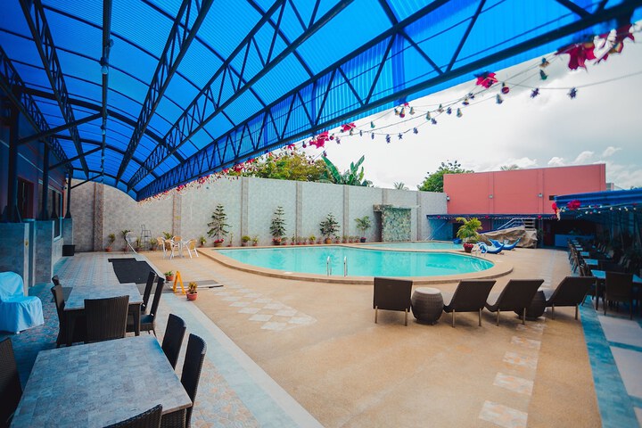 Pool 33 of 51
