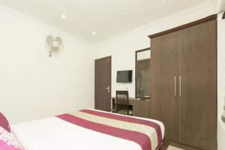 Room 10 of 20