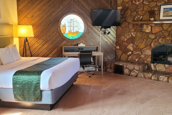 Room 24 of 51
