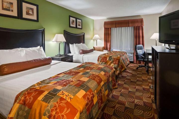 2 Queen Beds High Speed Internet Accessible Pillowtop Bed Microwave and Refrigerator Full Breakfast (11 of 11)