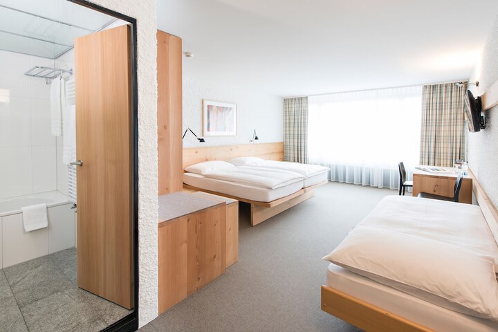 Room 16 of 39