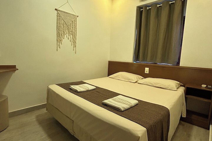 Room 6 of 25