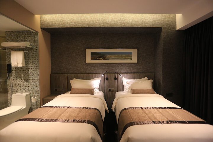 Room 7 of 24