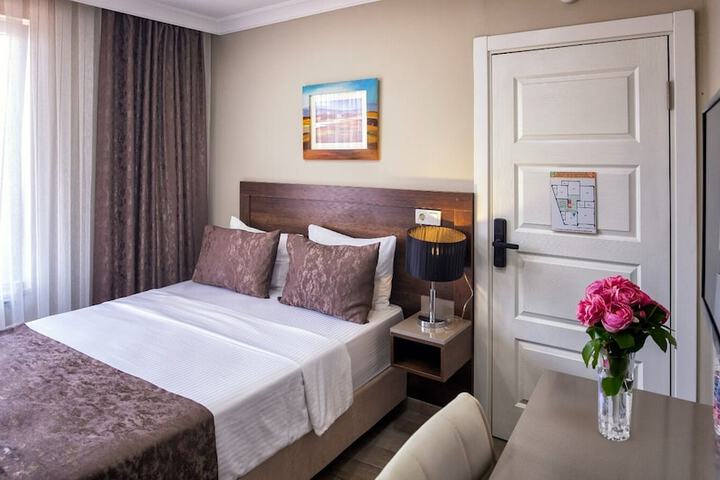 Room 1 of 32