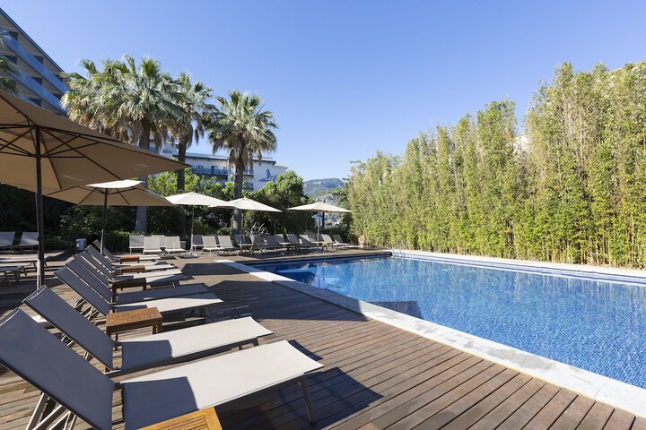 Pools & Facilities
