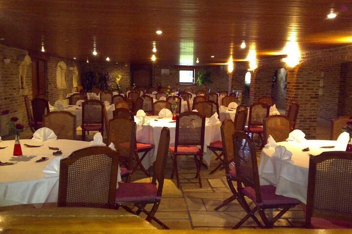 Dining 22 of 38
