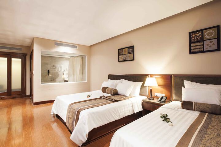 Room 8 of 72