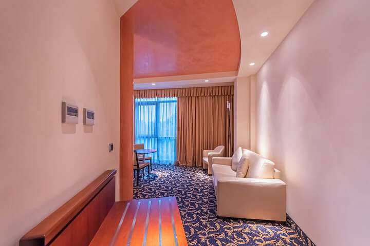 Room 15 of 64