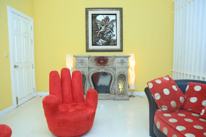 Room 3 of 93