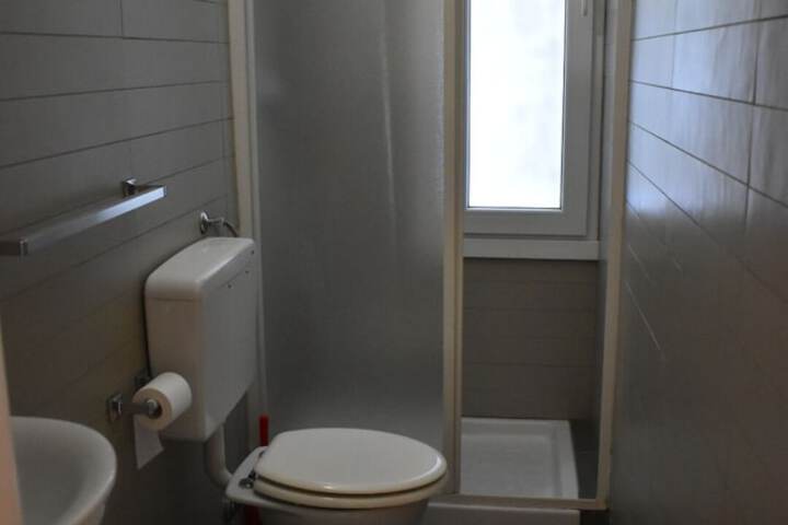 Room 28 of 38