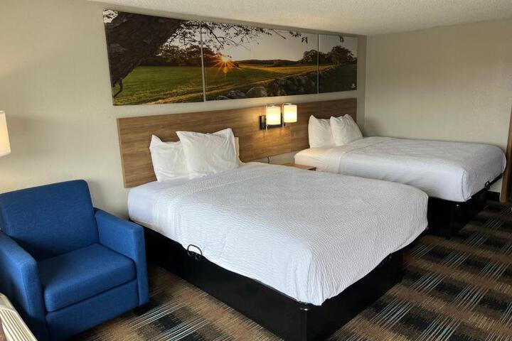 2 Queen Beds (3 of 10)