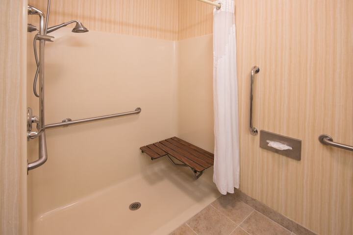 1 King Bed (6 of 17)