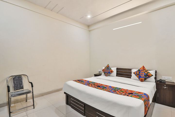 Room 16 of 38