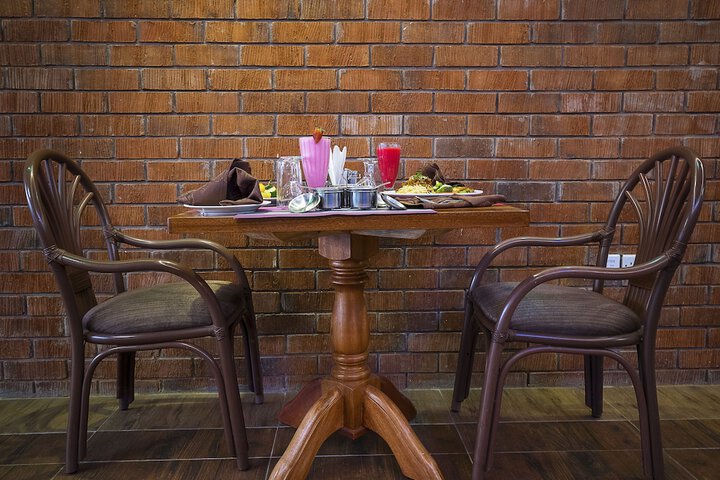 Dining 25 of 34