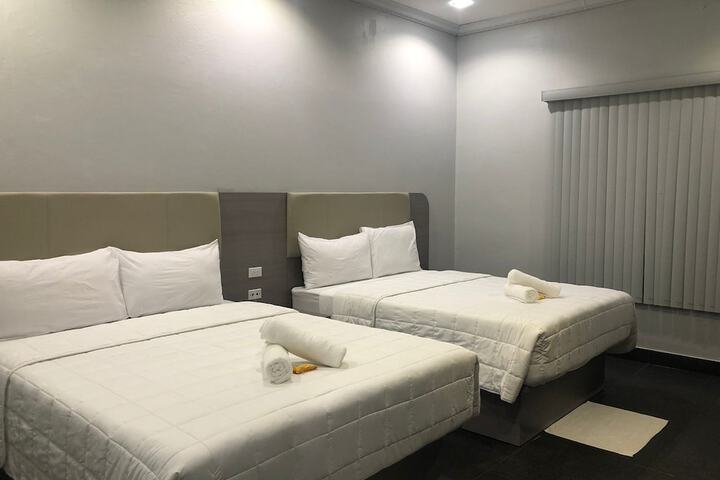 Room 10 of 28