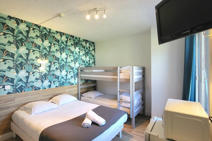 Room 12 of 21