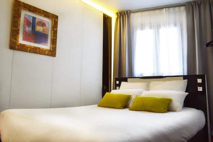 Room 8 of 22