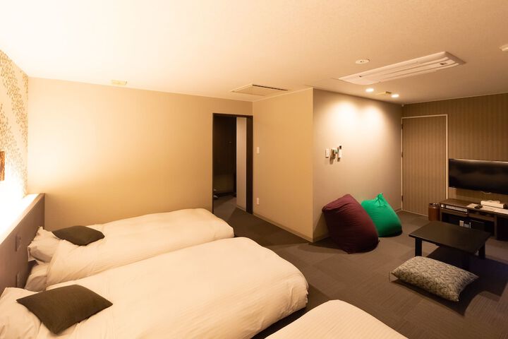 Room 9 of 24