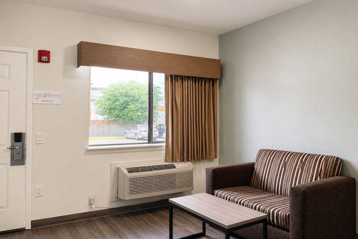 Room 16 of 24