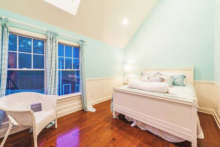 Room 4 of 31