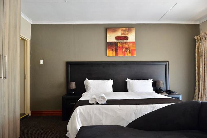 Room 5 of 48