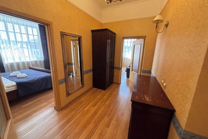Room 184 of 272