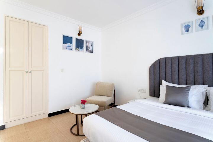 Room 2 of 32
