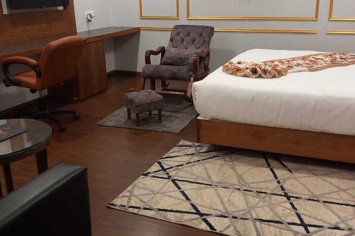 Room 3 of 8