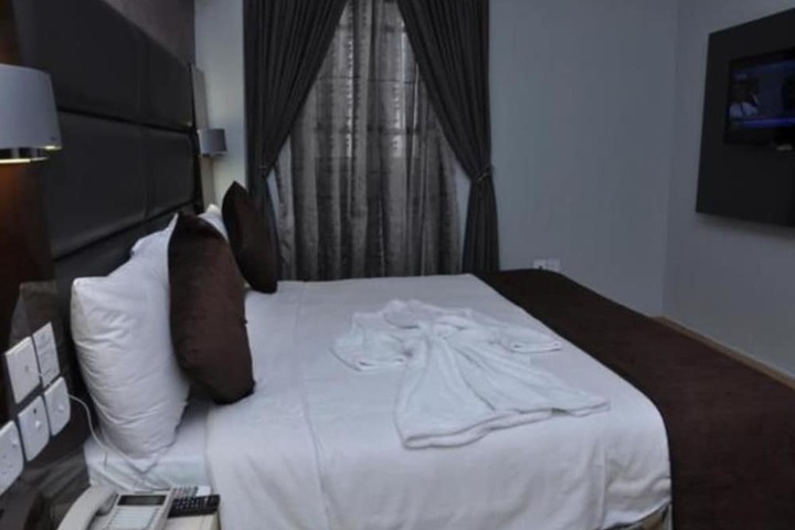 Room 4 of 34