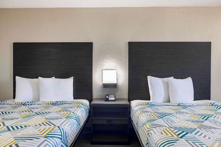 Room 10 of 29