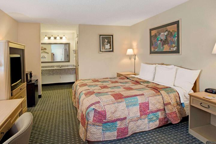 2 Double Beds (5 of 5)