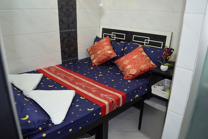 Room 2 of 44