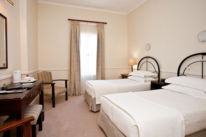 Room 28 of 82