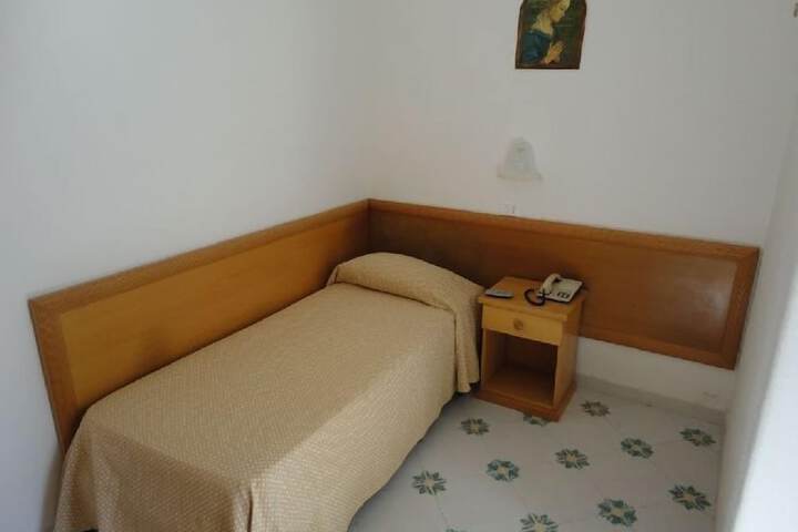 Room 7 of 50