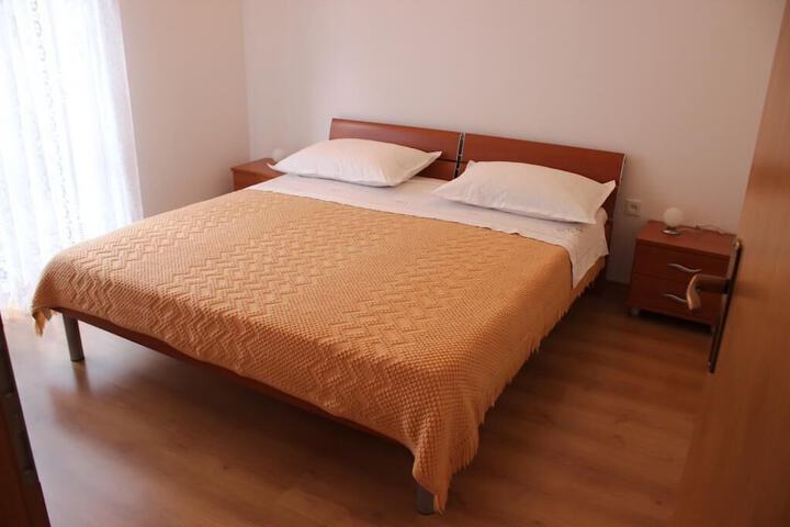 Room 4 of 20