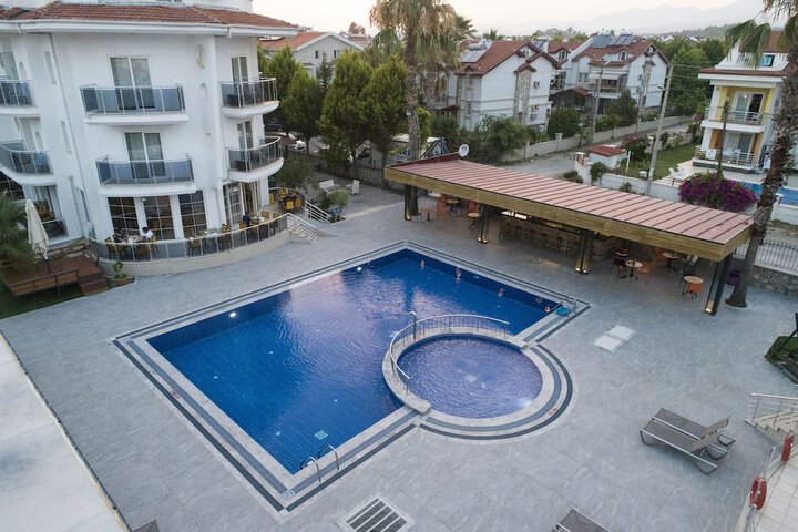 Pools & Facilities