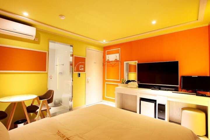 Room 5 of 21