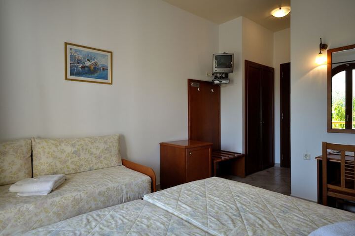 Room 10 of 38