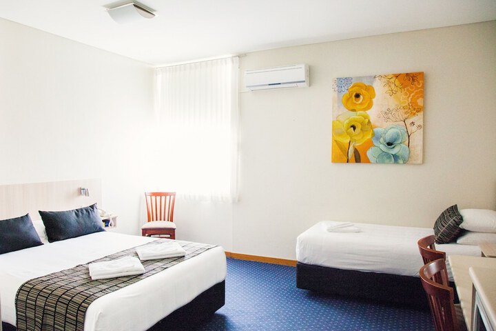 Room 13 of 37