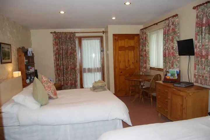 Room 2 of 8